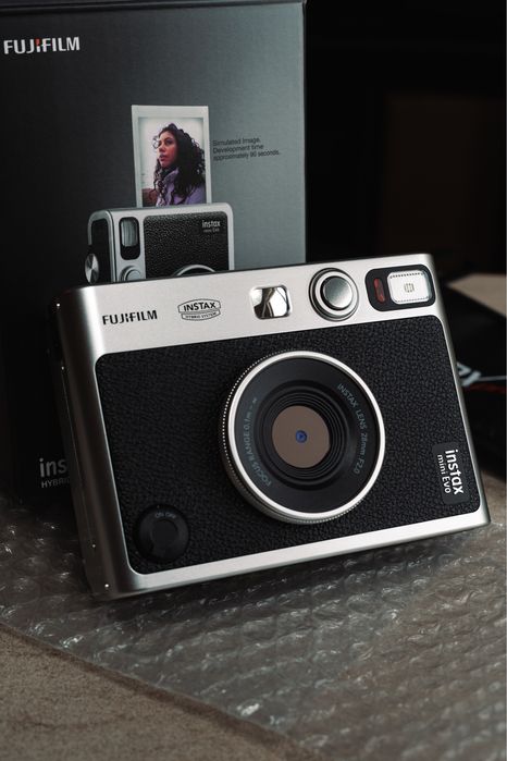 Máquina Fotográfica Instantânea Fujifilm Instax Mini Evo Preto - Nova