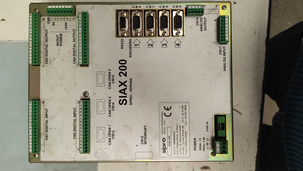 Controlador Sipro siax 200 com 3 servomotores e respetivas drives