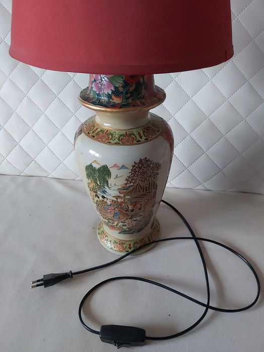 Lampa stołowa z podstawą chińskiego wazonu porcelanowego