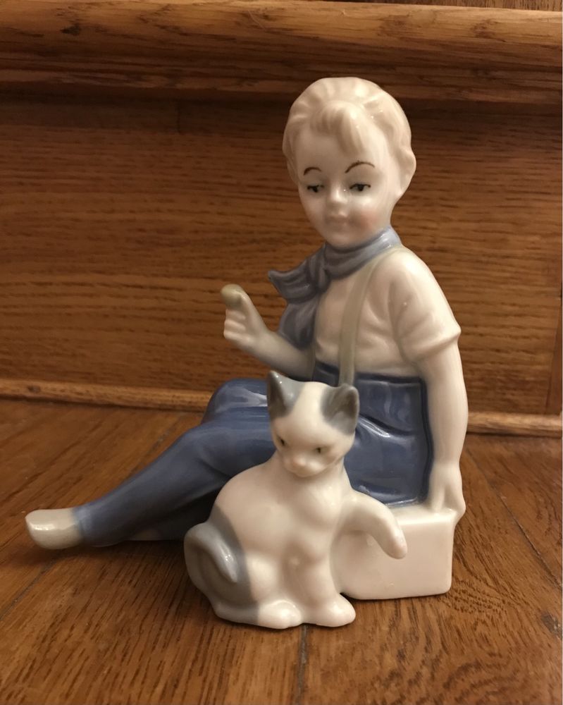 Вінтаж статуетка Дівчинка з котиком номерна Німеччина