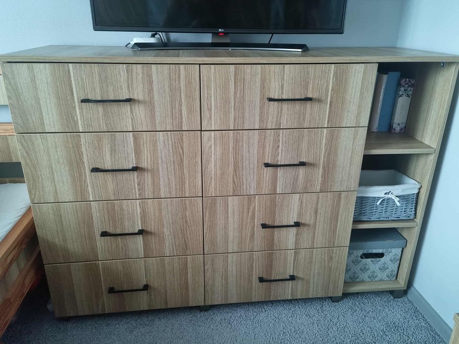 Meble do sypialni - komoda, szafki nocne, półki