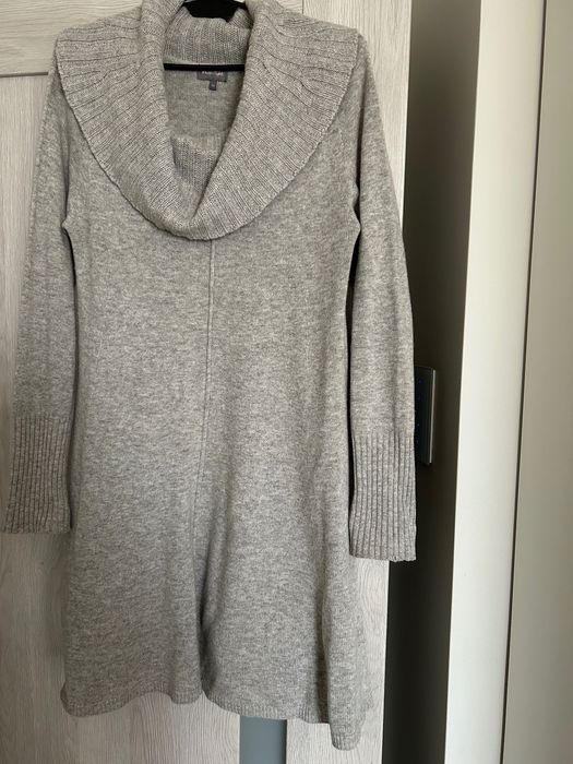 Sukienka z opadającym golfem M