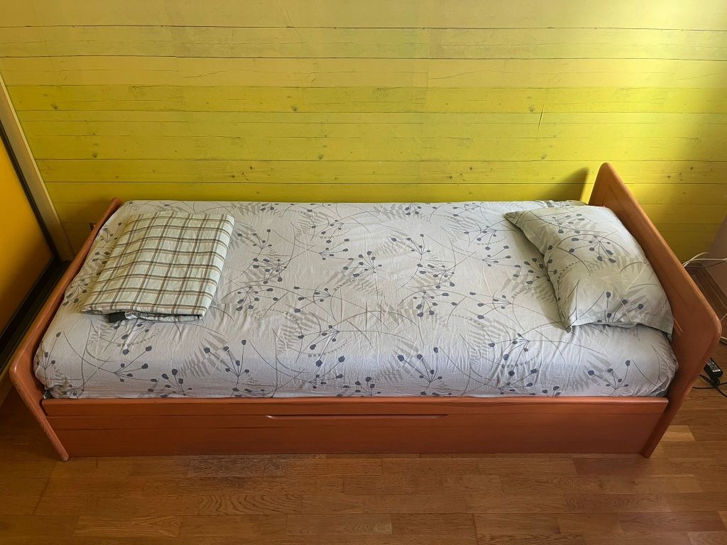 Sprzedam ŁÓŻKO z LITEGO DREWNA 90×200