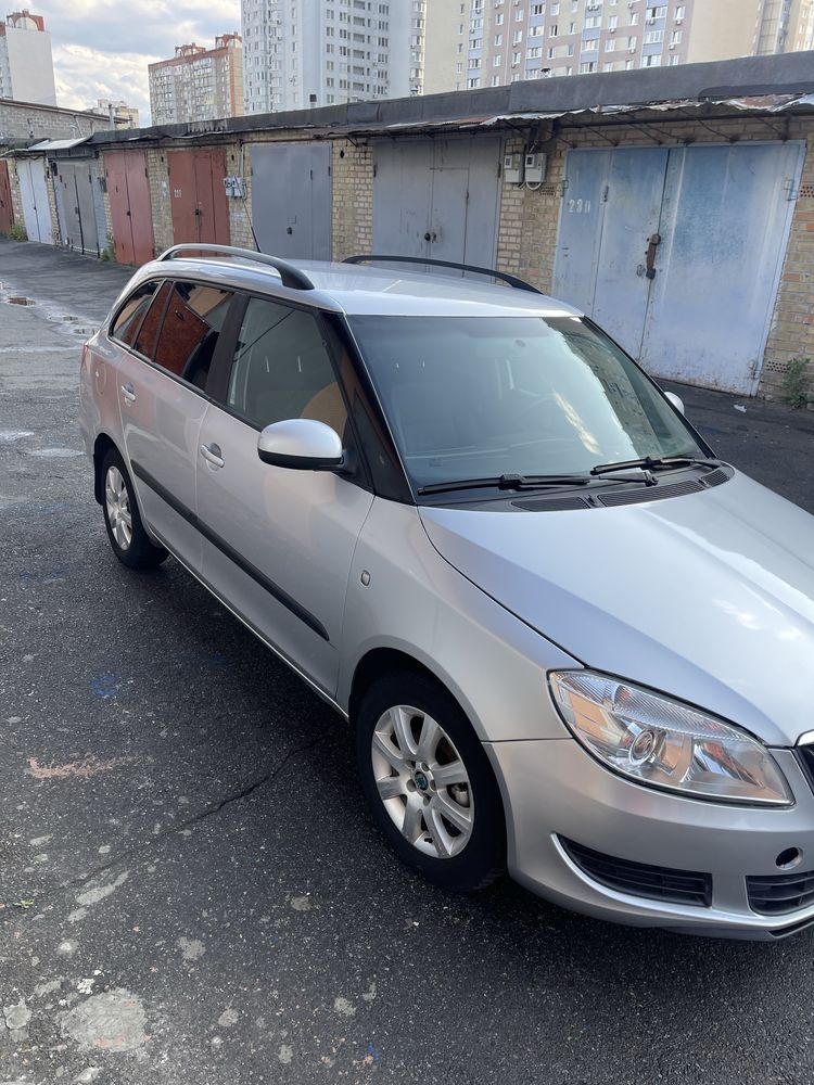 Skoda fabia 2 1.6 tdi 2011 року