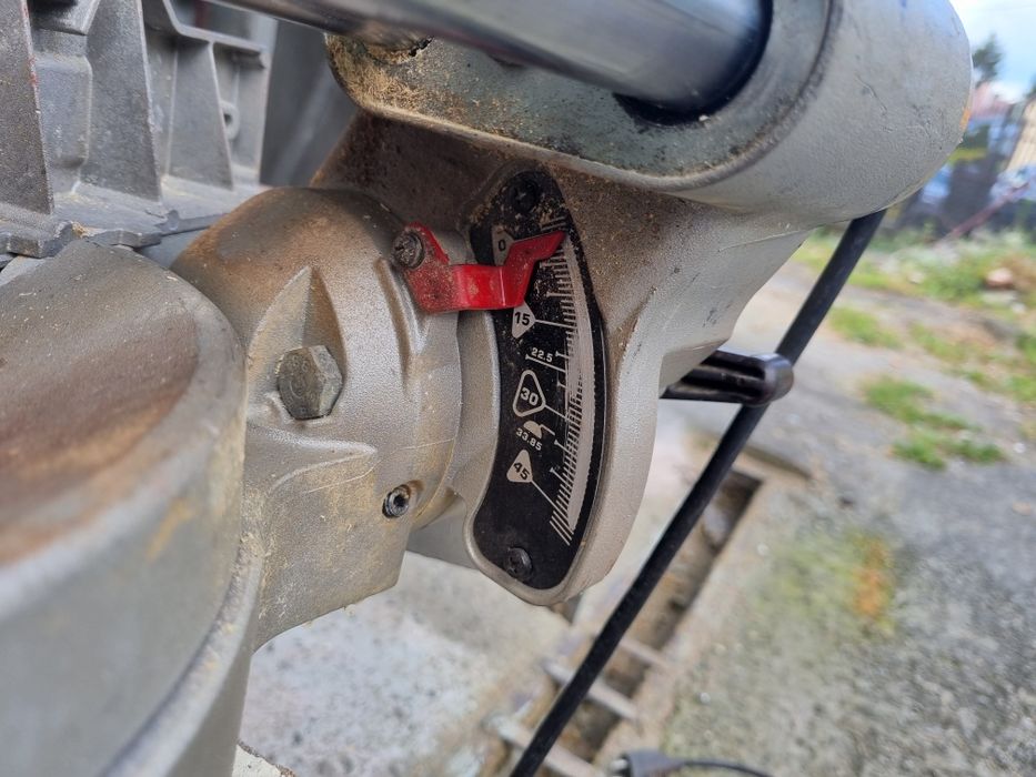 Pilarka ukosnica DeWalt DW712