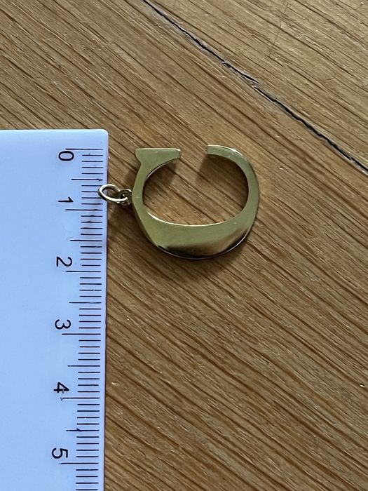 Przywieszka literka C złota stal szlachetna