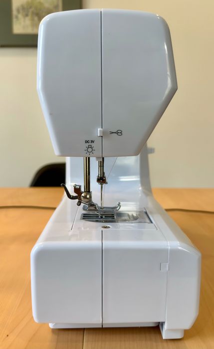 Máquina de Costura Kunft com 20 Pontos