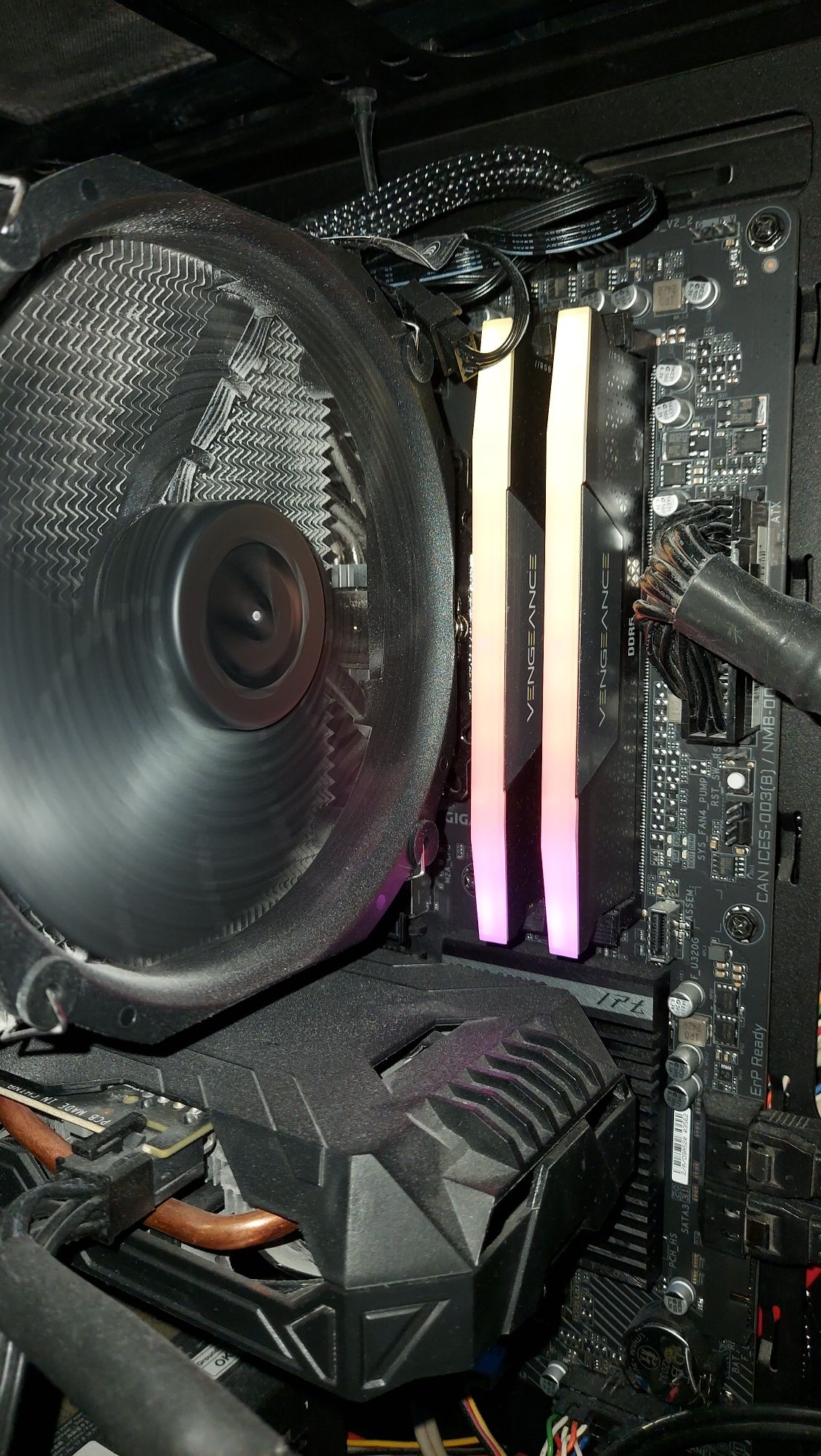 Pamięci Corsair VENGEANCE RGB 32 GB (2x16 GB) DDR5  6000 MT/s C30