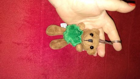 мягкая игрушка коричневый мишка медведь с клевером брелок