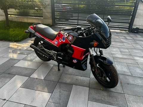 Kawasaki GPZ900R - Replika motoru z Top Gun