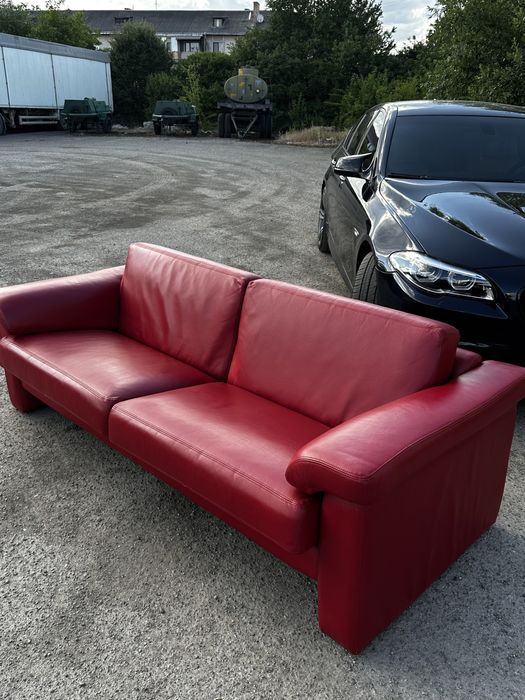 Диван червоний шкіряний (з Європи)