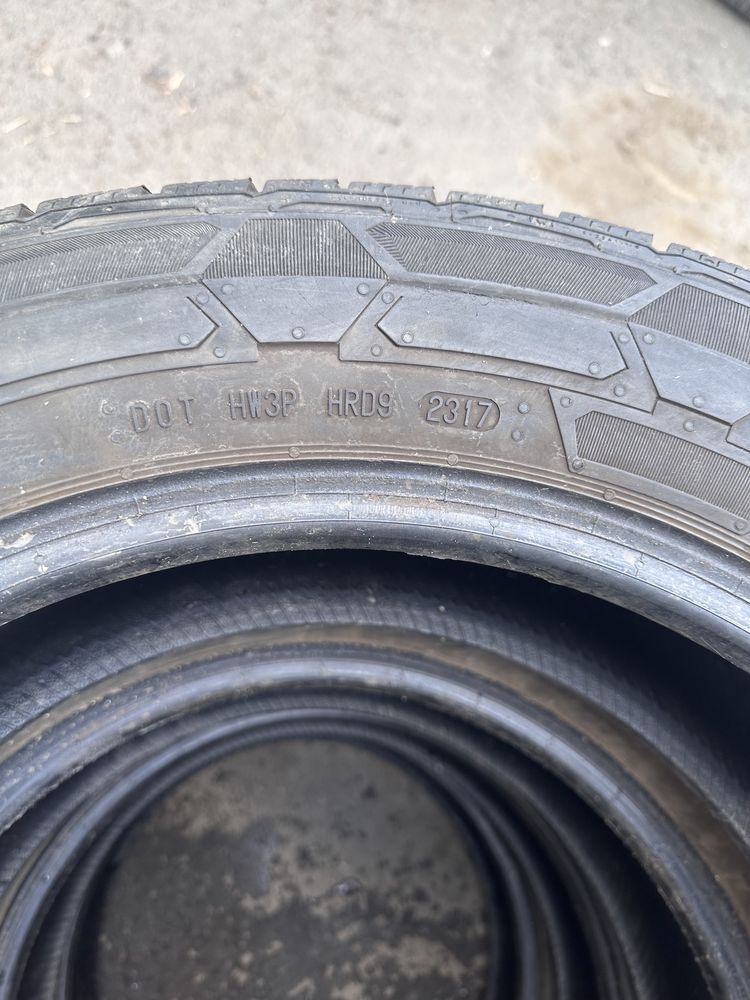 Комплект шин Continental 215/60 R17 C, чудовий стан,2017 рік, з Європи