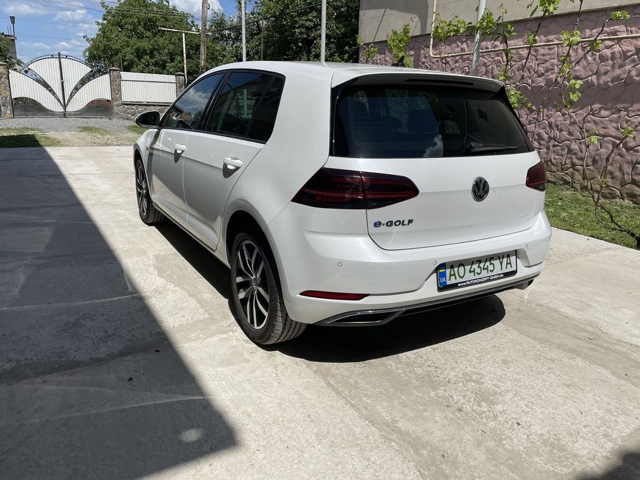 Продам Volkswagen e-Golf 2019