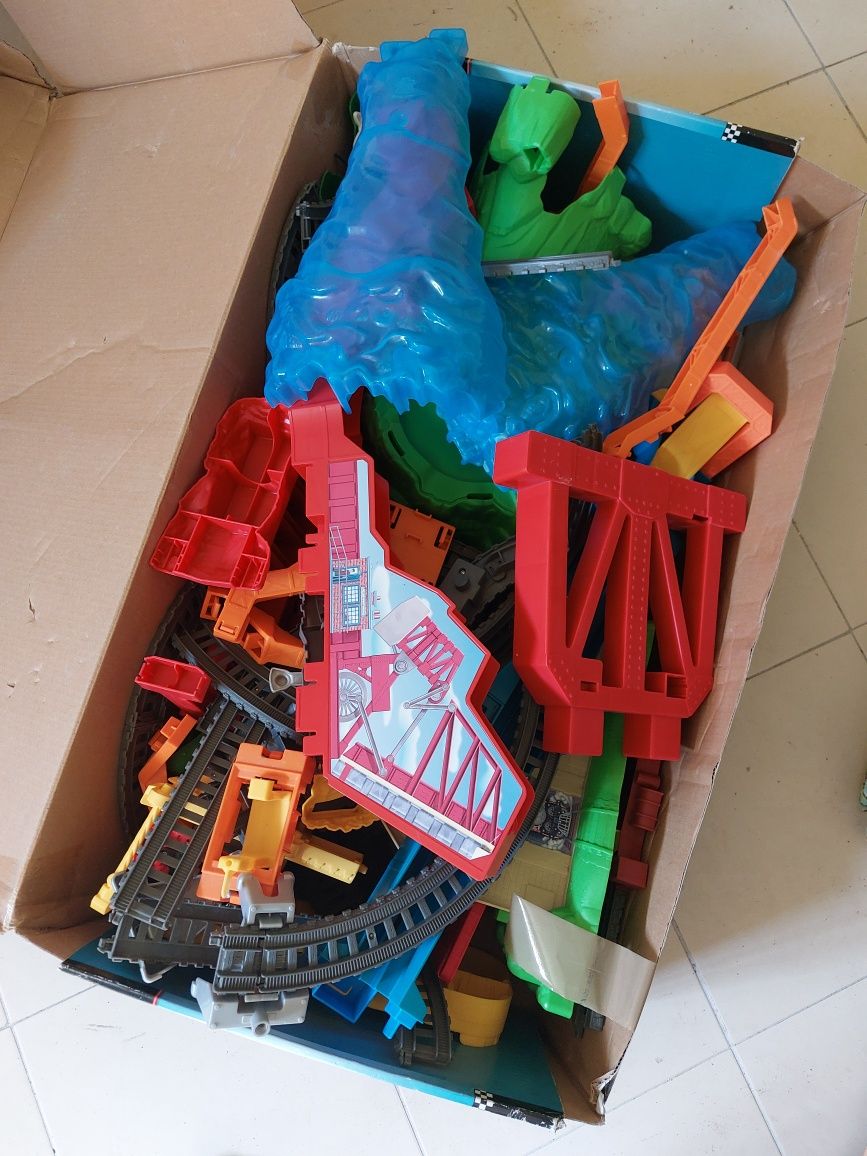 Conjunto comboio Thomas sky high jump