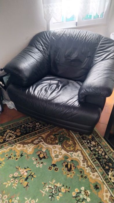 3 sofás em pele usados