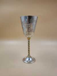 Срібний бокал із золотом, оздоблені рослинним декором