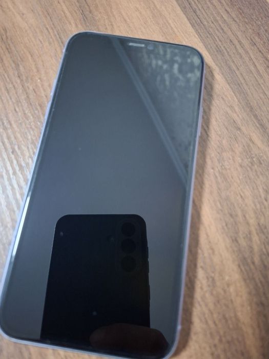 Айфон 11 в гарному стані