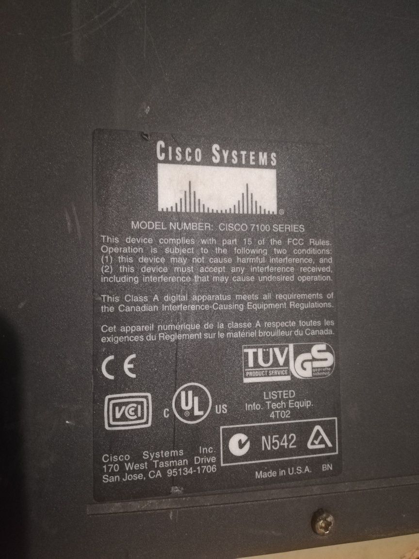Stary serwer Cisco 7100