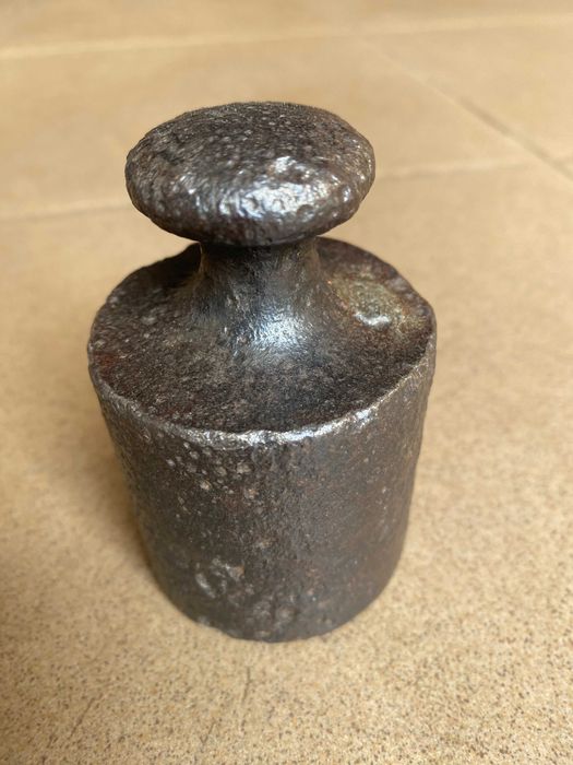 Stary niemiecki odważnik 1 kg.