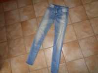 Denim-jeansy przecierane rozmiar 158