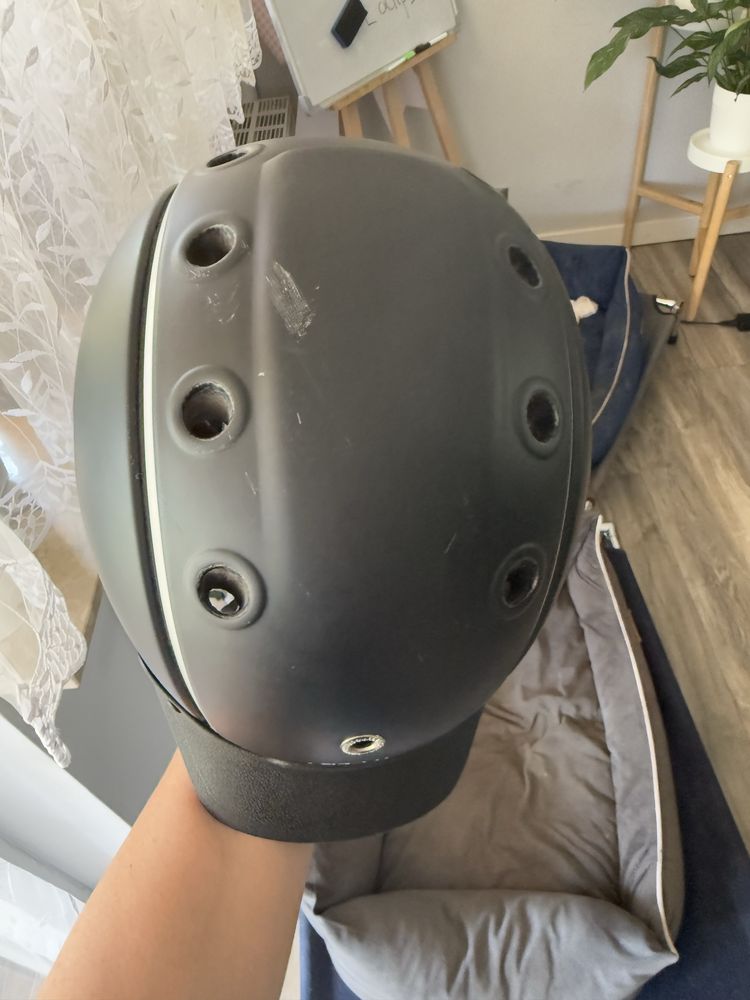 Kask jeździecki firmy casco