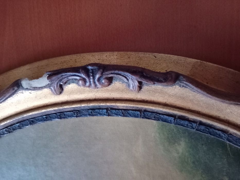 Moldura oval talha dourada