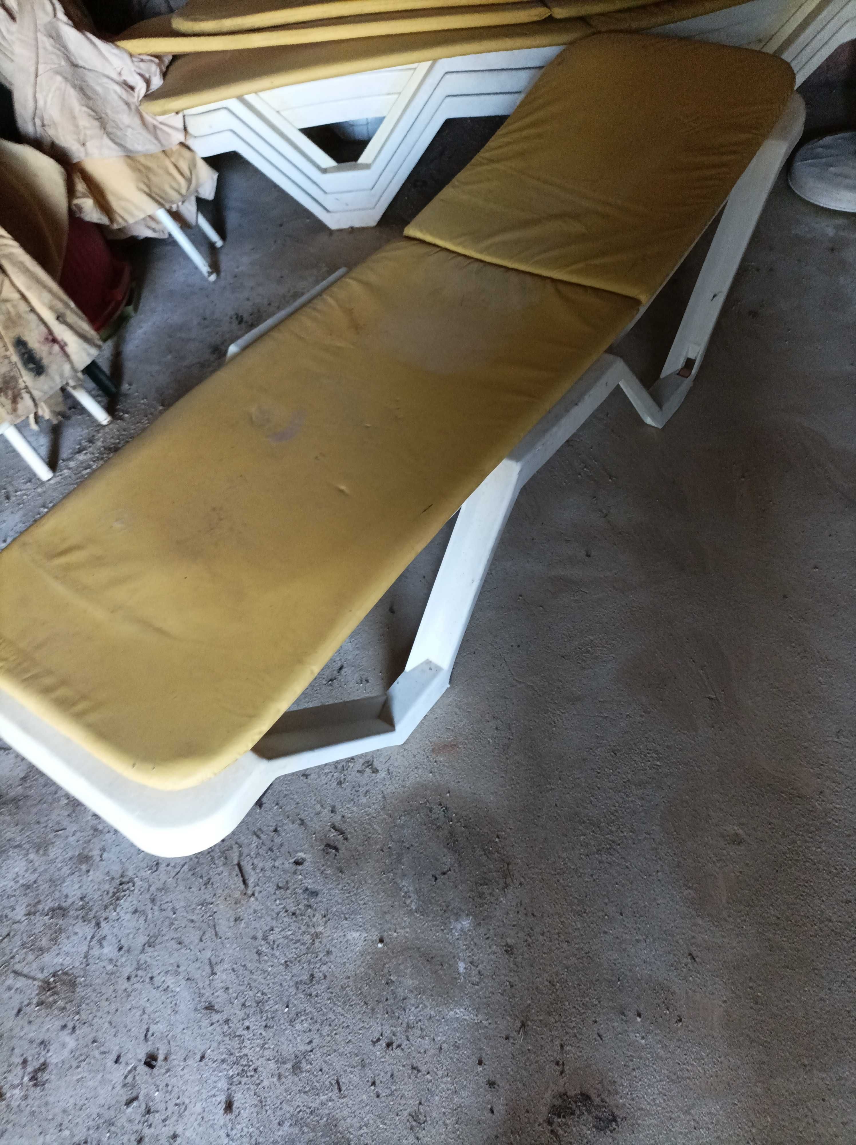 4 Esperguicadeira com rodas piscina + 4 colchöes amarelos