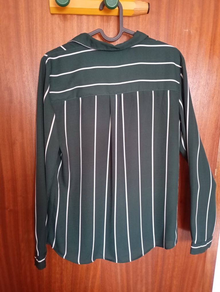 Camisa verde com riscas brancas Pull