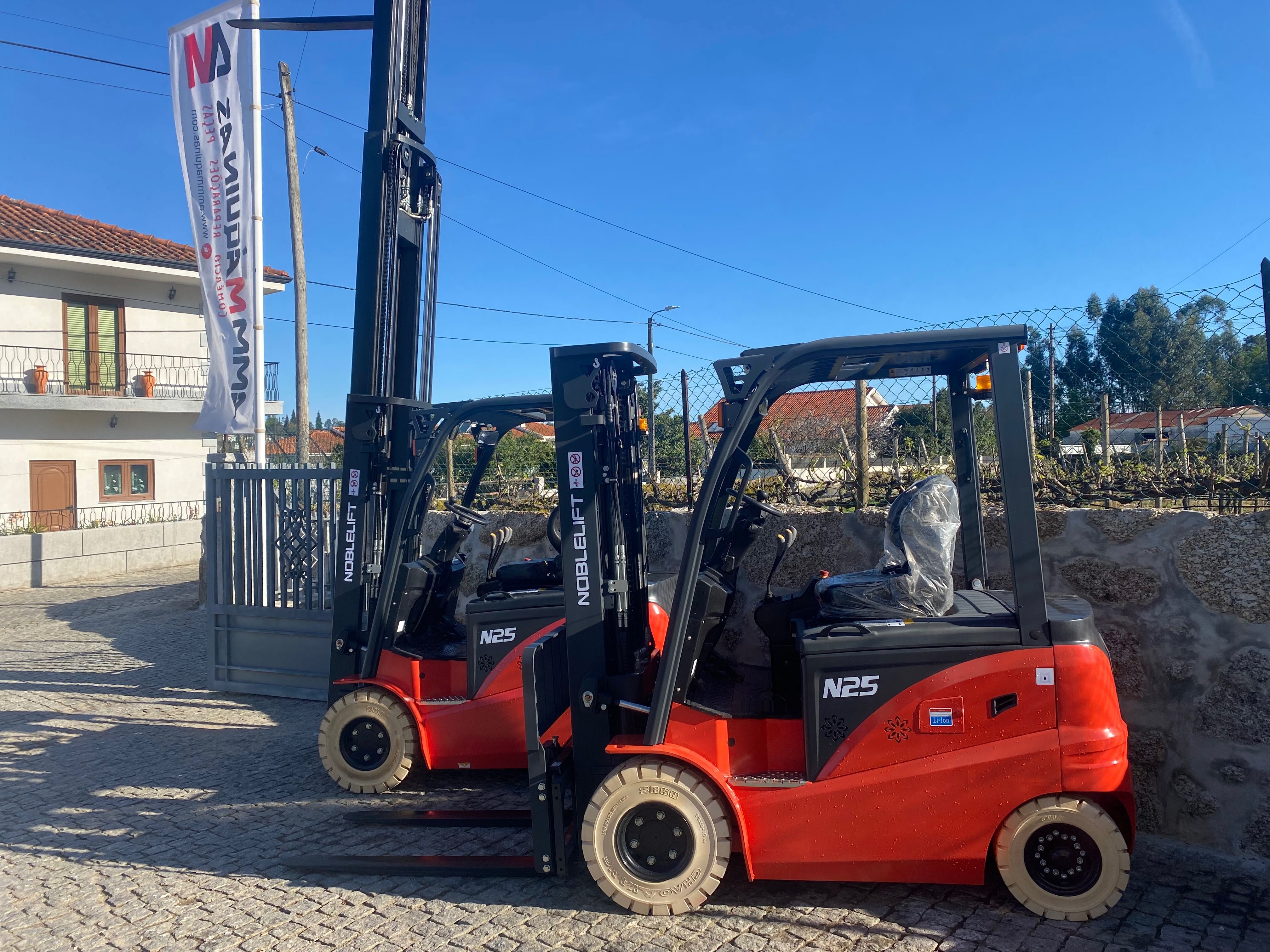 Empilhador 2000kg