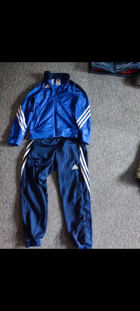 Dres adidas, rozmiar na foto