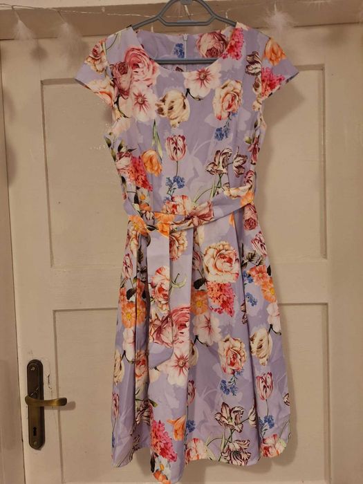 Cudna kwiecista sukienka.