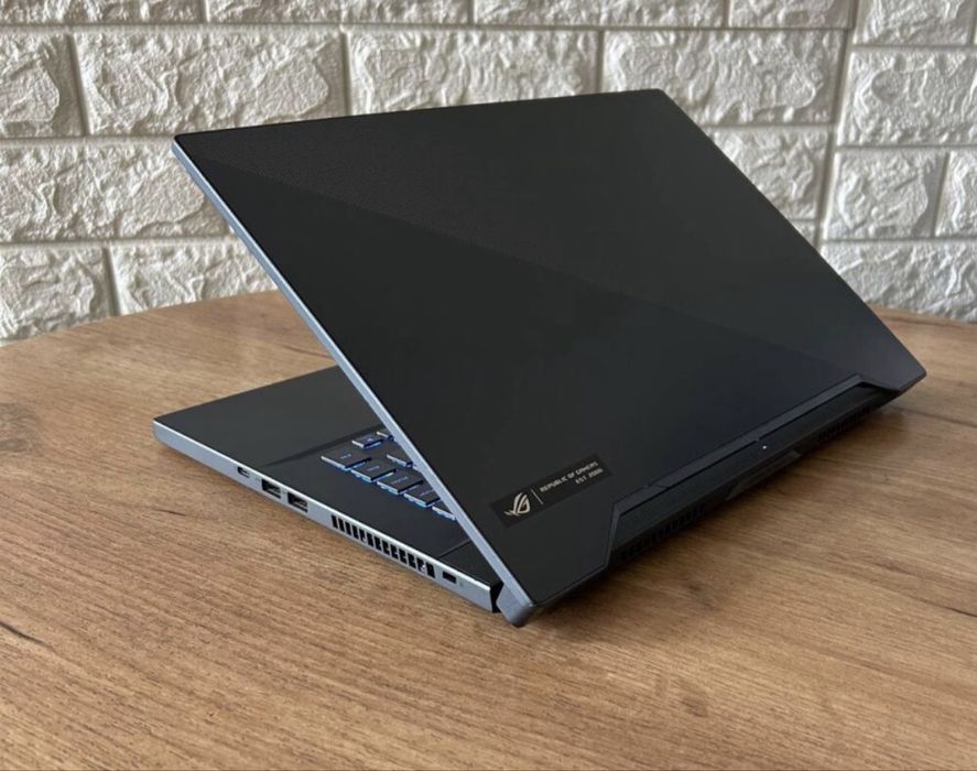 Игровой Ноутбук Asus ROG Zephyrus M15 2021 год rtx 2070 24gb ozu i7