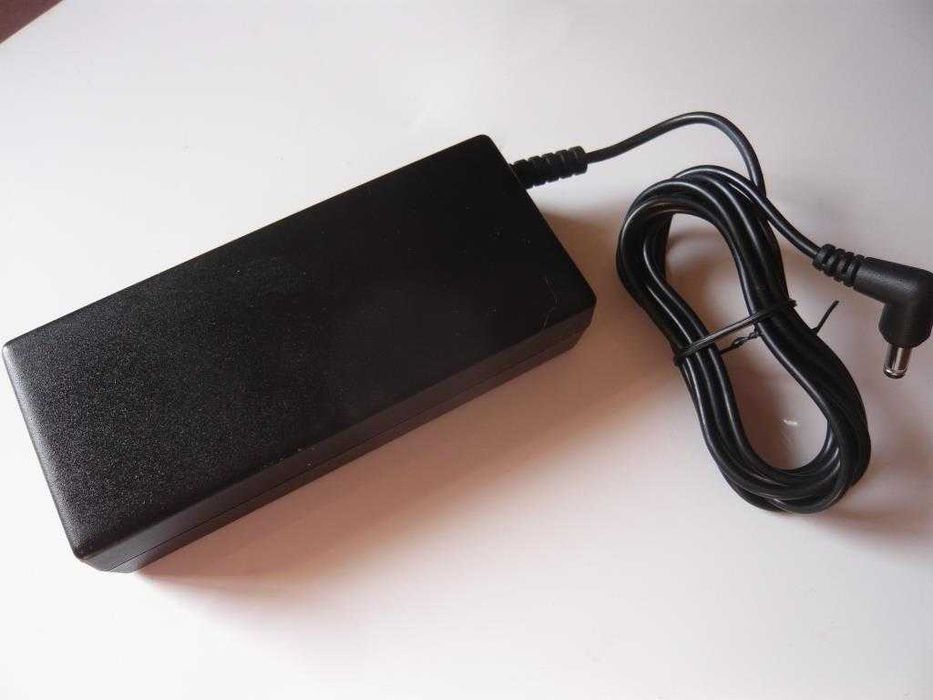 Carregador Fujitsu 19V 3,69A (Asus)