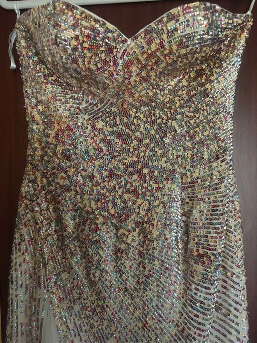 suknia  balowa lub ślubna  z trenem w pastelowe  cekiny model syrena