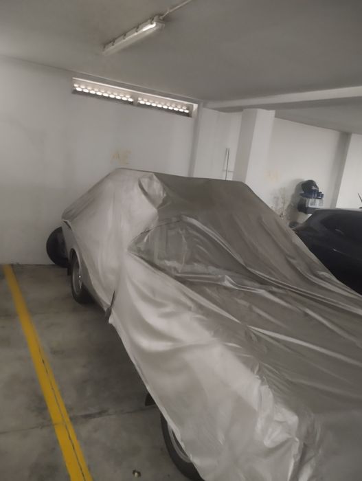 Lugar de garagem e arrumos/arrecadação