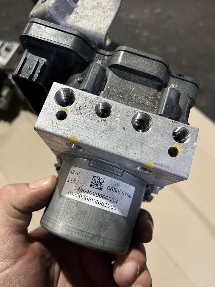 Bolt ev 23 рік блок абс 42781152