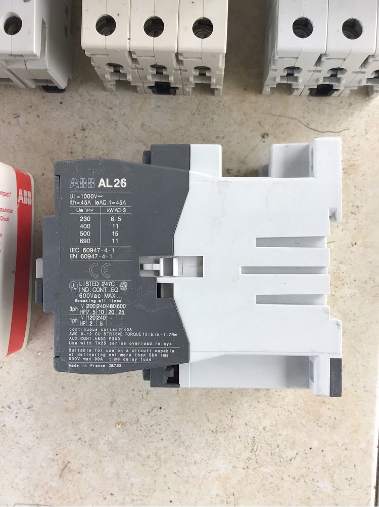 Equipamento ABB disjuntores e contactor