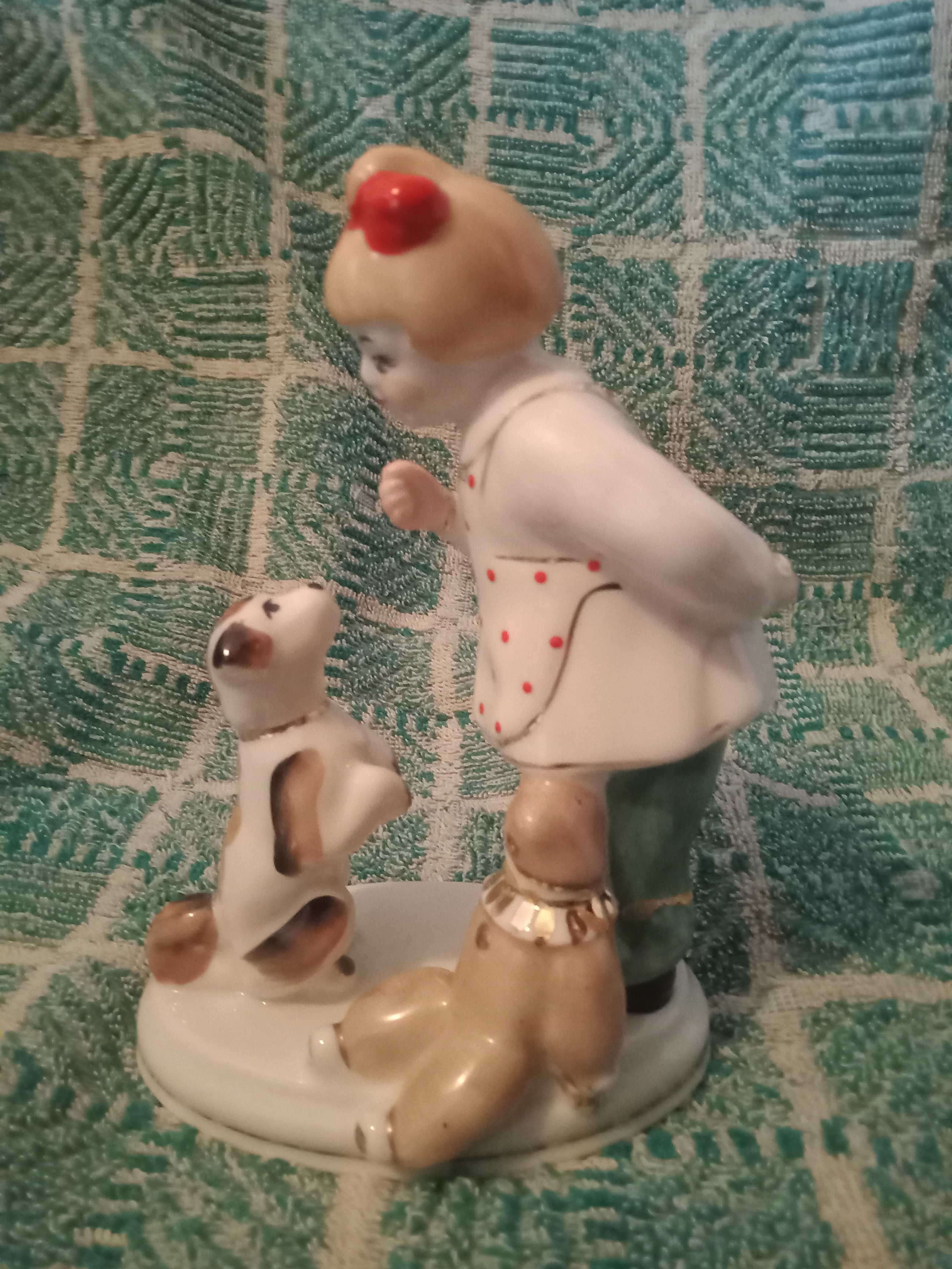 Фарфоровая статуэтка 50-х годов. Девочка с собачкой «а ну-ка, отними»