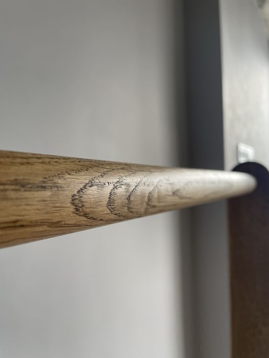 Рейл- стійка для одягу з масиву дуба в маслі