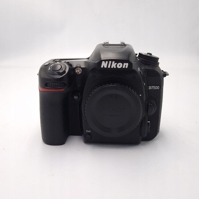Lustrzanka nikon d7500 korpus 22075 zdjęć