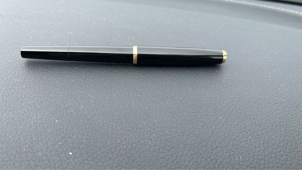 Caneta pelikan preta