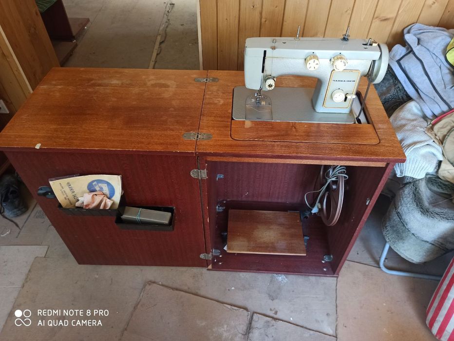 Швейна машина,машинка Чайка 142М з тумбою