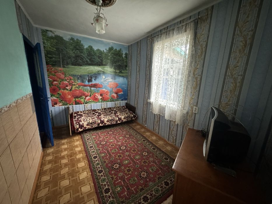 Продам будинок в центрі села Стави