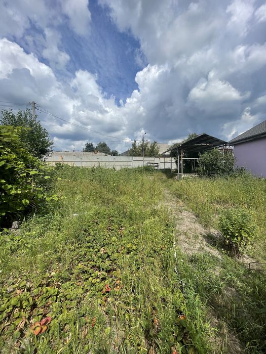 Продам частину будинку по вулиці Народного руху