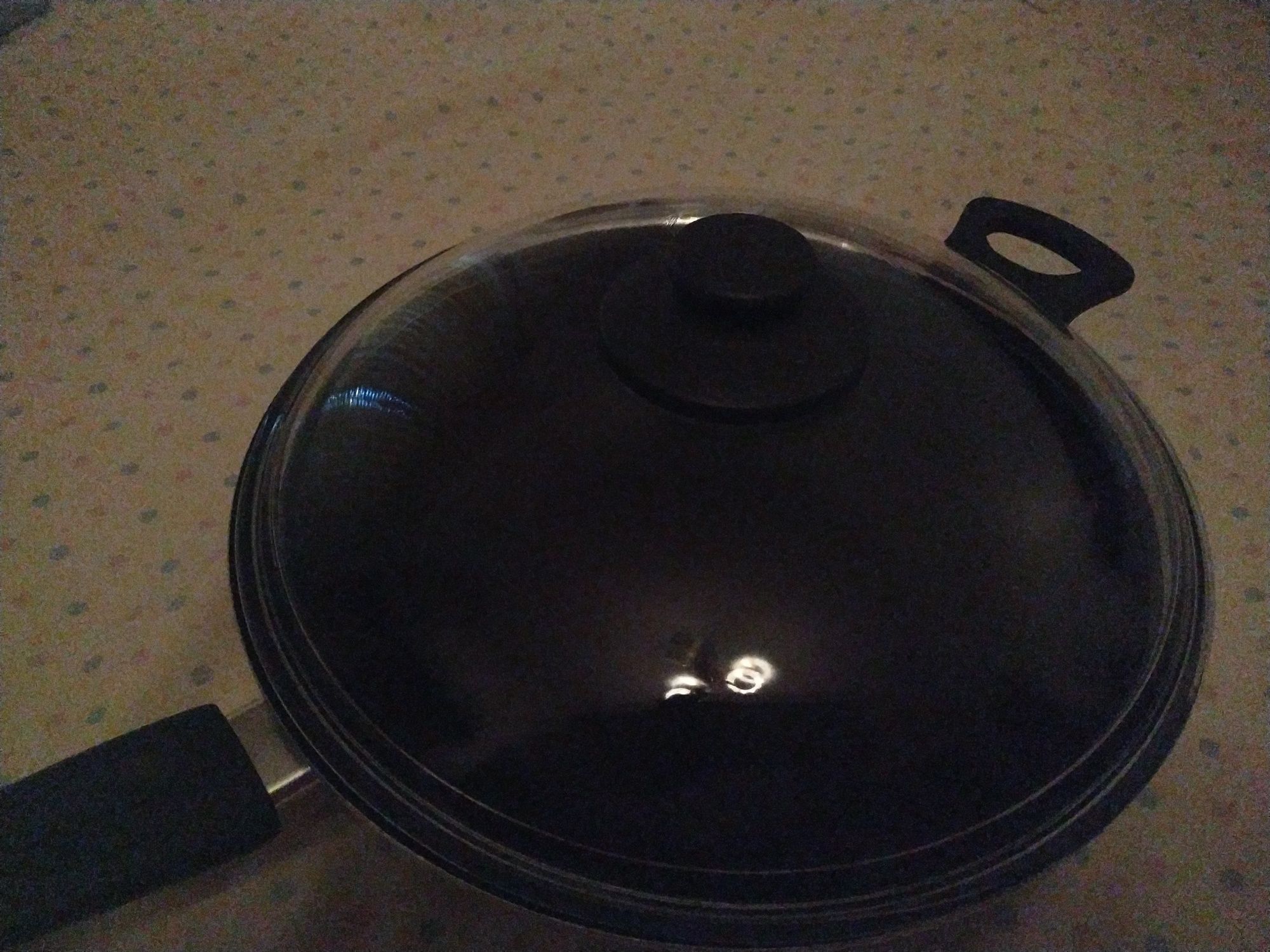 WOK IKEA HEMLAGAD 28cm com tampa de vidro