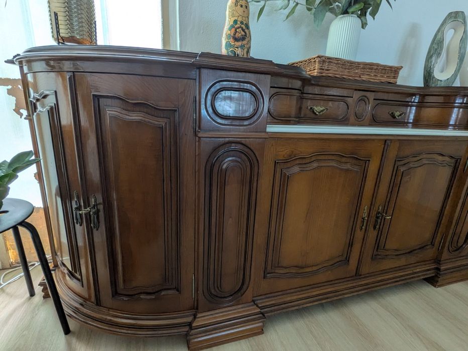 Aparador de sala feito em madeira de carvalho