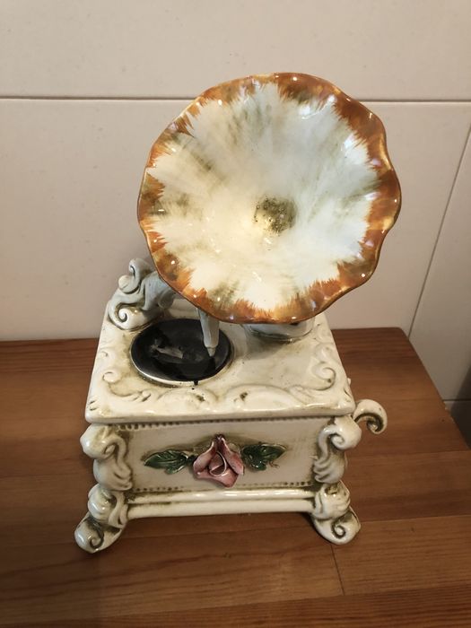 Porcelana  Italiana Decorativa ano 77