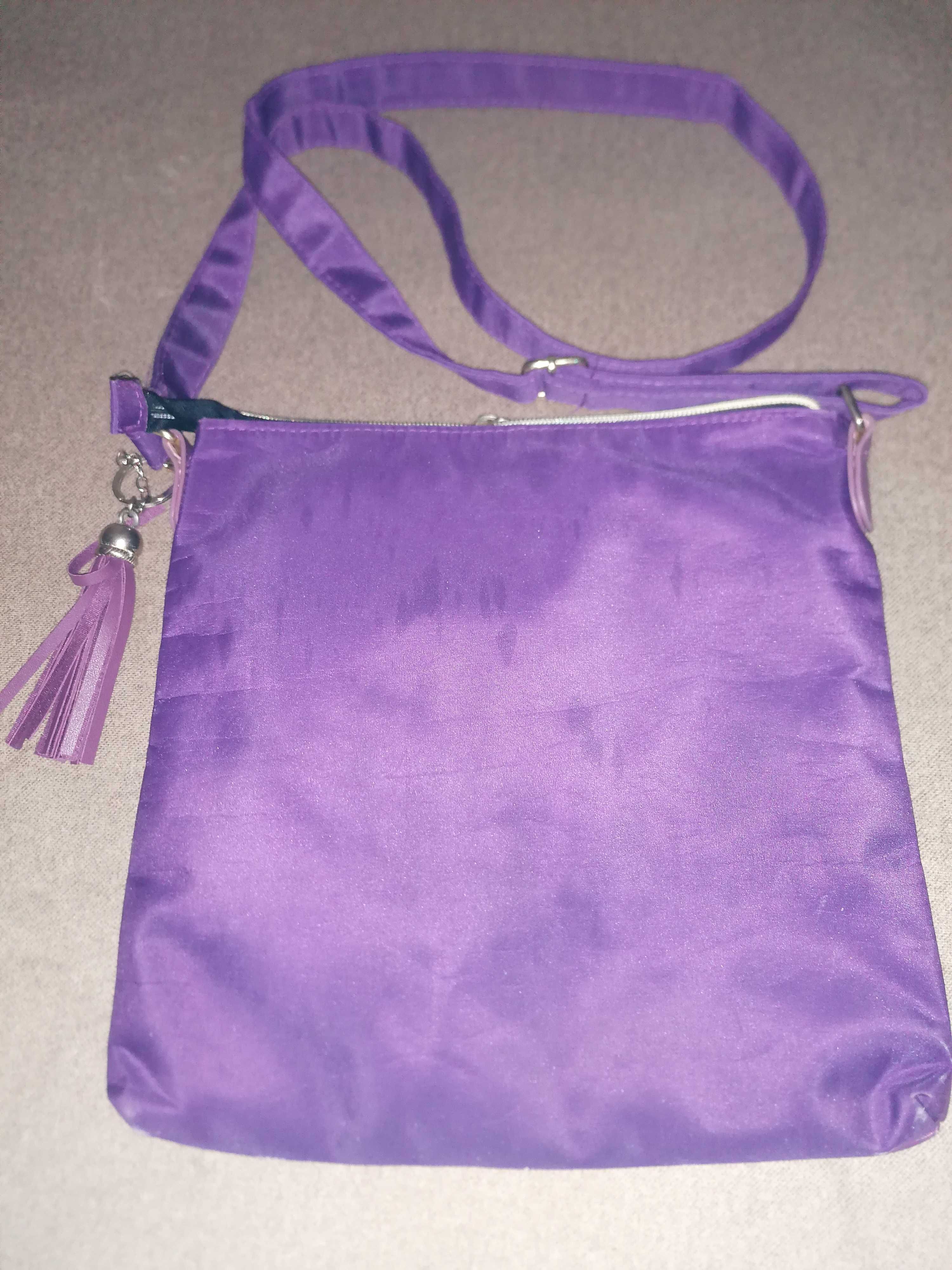 Torba,torebka z paskiem na ramię fioletowa.
