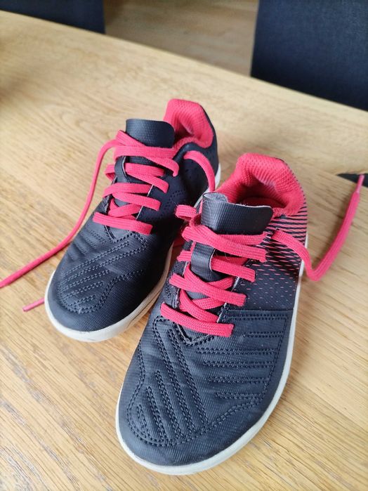 Buty turfy Decathlon rozm. 25