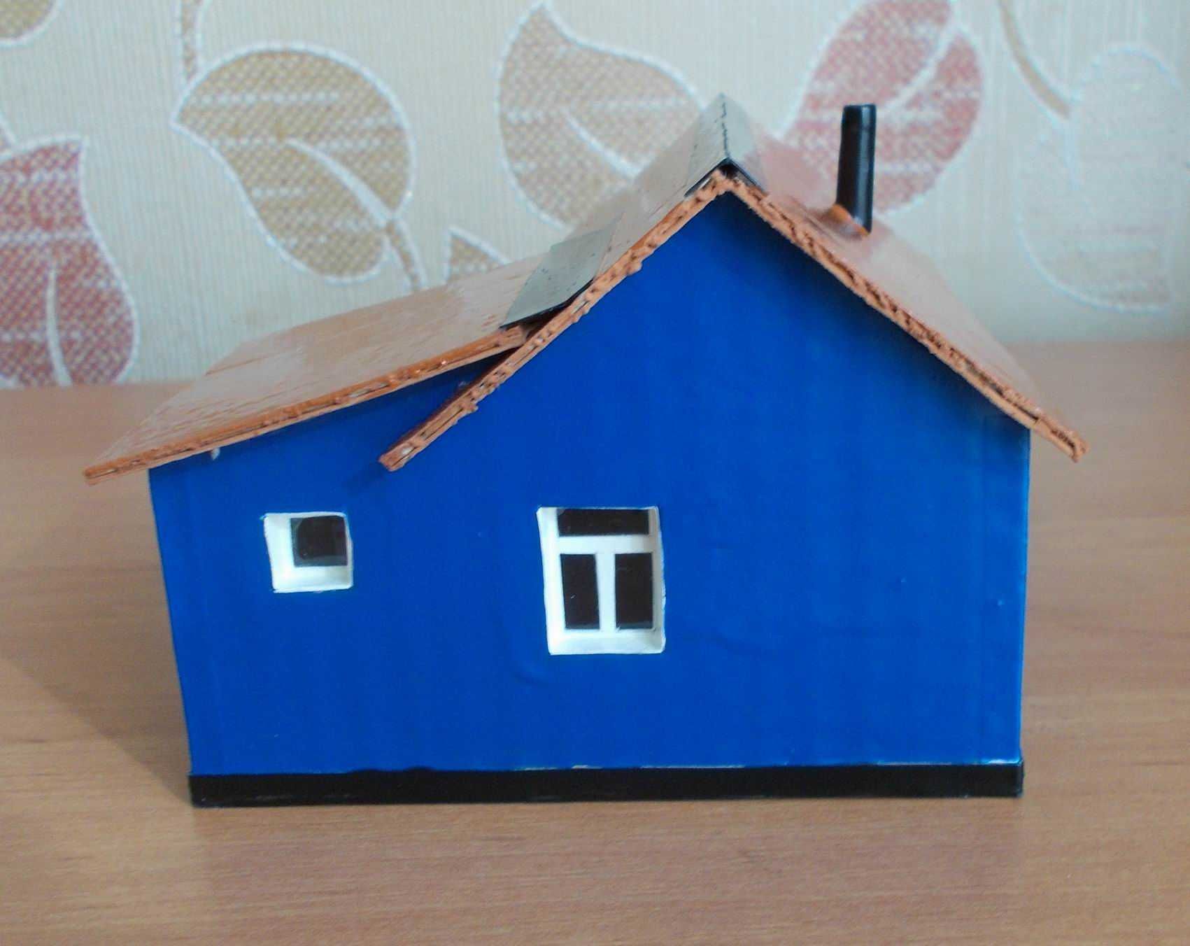 Синий домик из картона #1